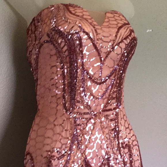 Beautiful sequence Salmon pink strapless gown - Picture 5 of 7